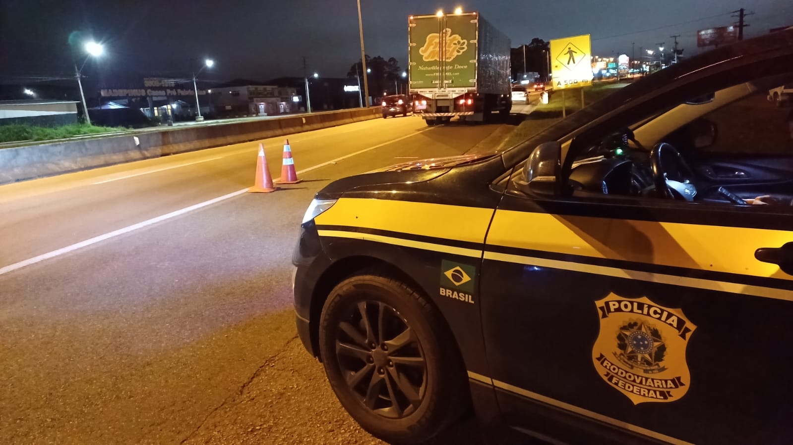 PRF autua motorista por dirigir por 24 horas sem descanso, filho de 10 anos acompanhava a jornada PRF autua motorista por dirigir por 24 horas sem descanso, filho de 10 anos acompanhava a jornada