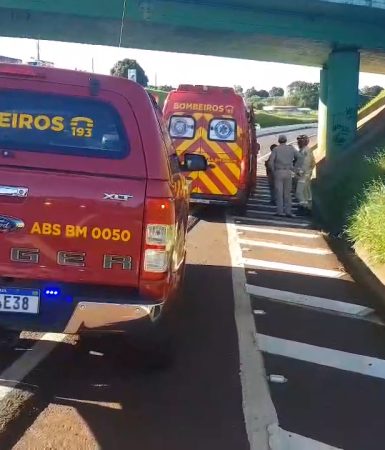 Imagem referente a Mulher se joga de viaduto em Cascavel e fica em estado grave