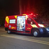 Imagem referente a Homens ficam feridos após caírem de motocicleta no Bairro Santa Felicidade