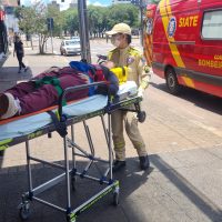 Imagem referente a Mulher é socorrida após escorregar em escadaria na Avenida Brasil