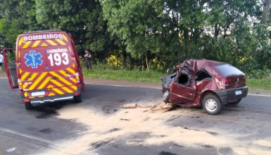 Imagem referente a Acidente fatal envolve carro e caminhão e deixa três mortos em Quilombo