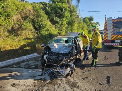 Imagem referente a Tragédia na BR-282: Colisão frontal resulta em morte e múltiplos feridos