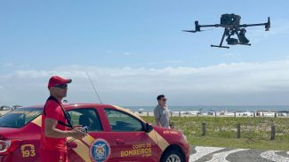 Bombeiros usam drones de alta tecnologia para reforçar proteção de banhistas no Litoral