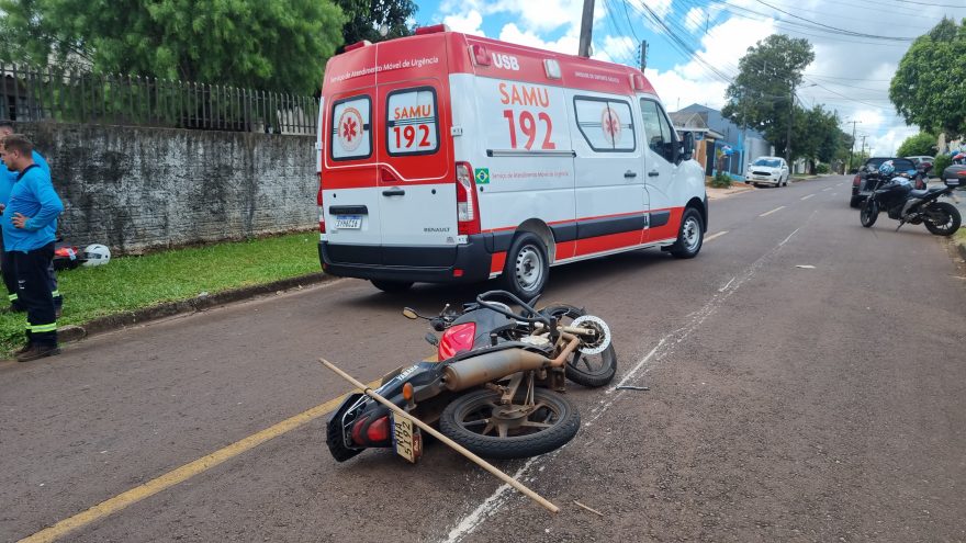 Motociclista fica ferido após colisão com carro no Bairro Periolo