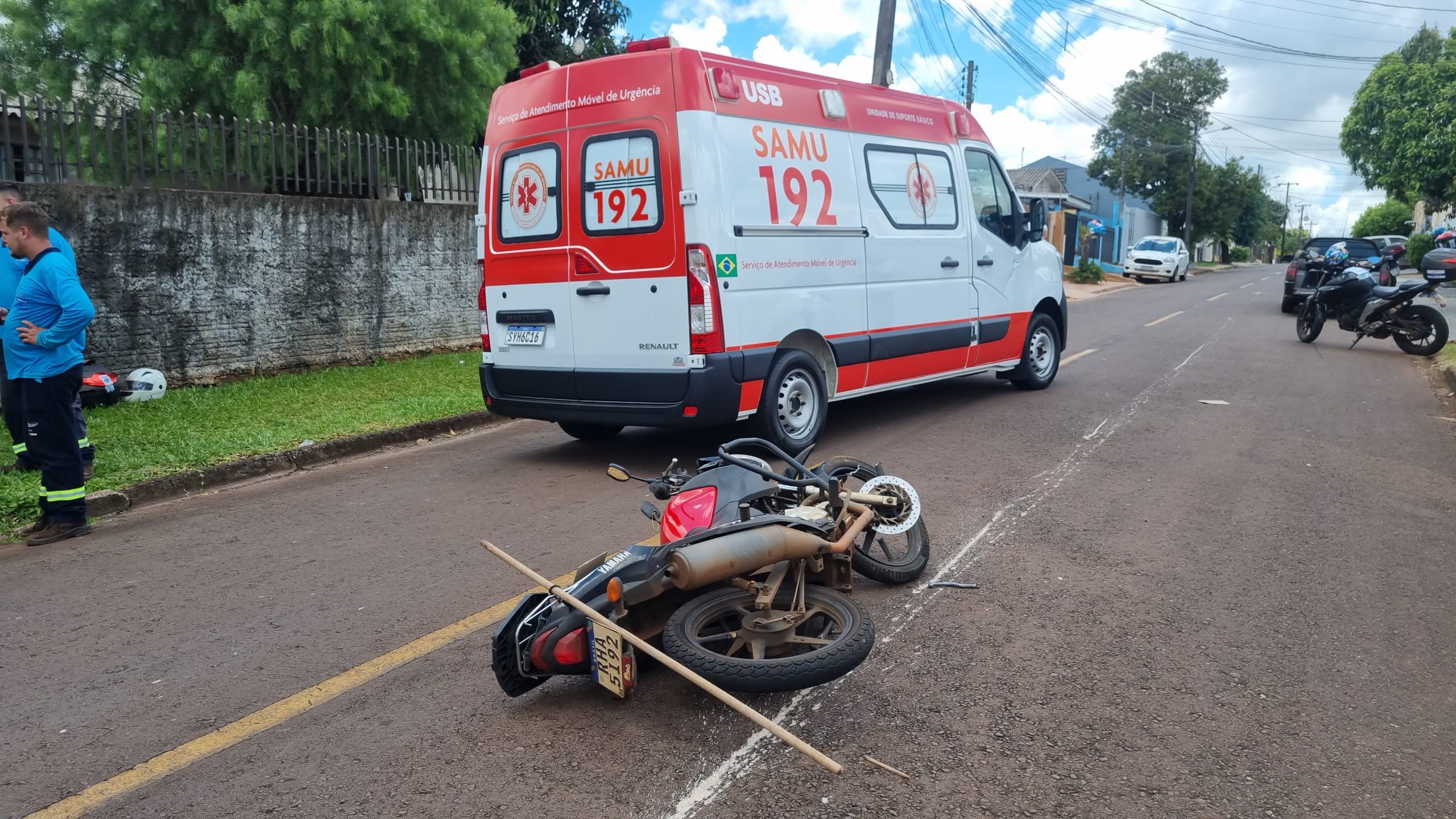 Motociclista fica ferido após colisão com carro no Bairro Periolo