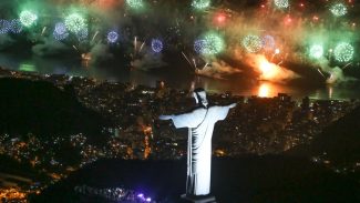 Corpo de Bombeiros e Polícia Civil vistoriam fogos de Copacabana