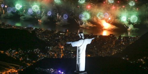 Imagem referente a Corpo de Bombeiros e Polícia Civil vistoriam fogos de Copacabana