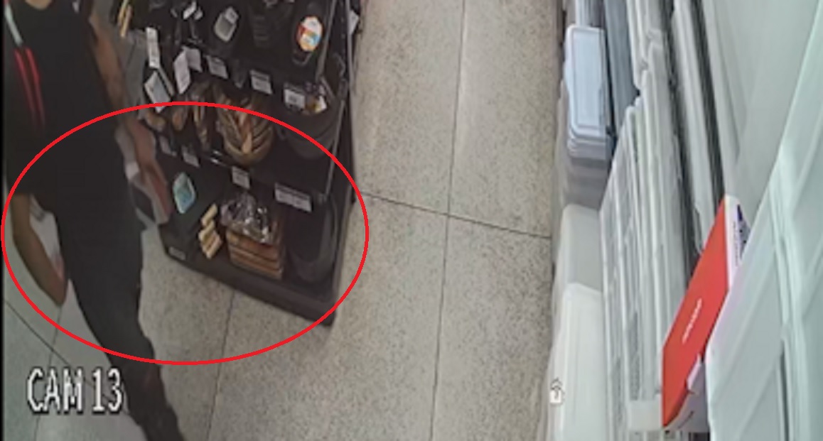 Câmera flagra furto de balança de precisão no Centro
