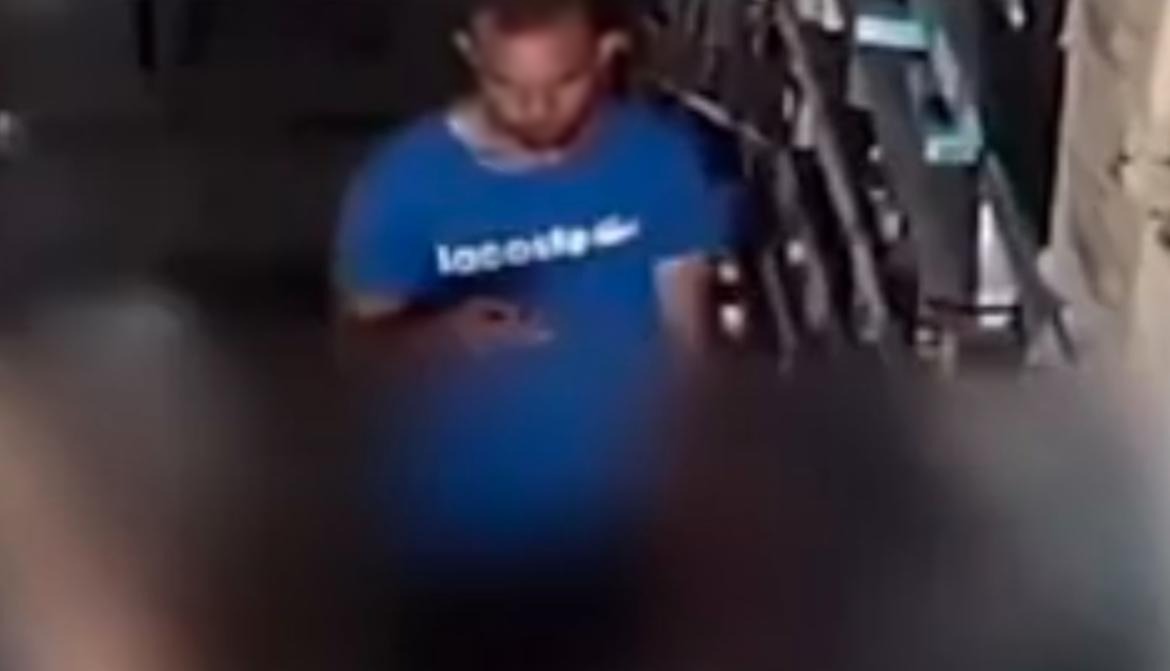 Câmeras de segurança flagram ato obsceno em supermercado: homem é detido