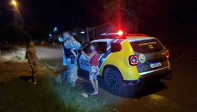 Imagem referente a Reencontro emocionante: menino de 4 anos encontrado sozinho na Rua é devolvido para família pela PM