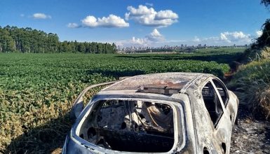 Imagem referente a Enigma: Celta preto é encontrado incendiado na área rural