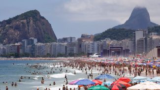 Sol movimenta praias do Rio e noite de Réveillon não deve ter chuva