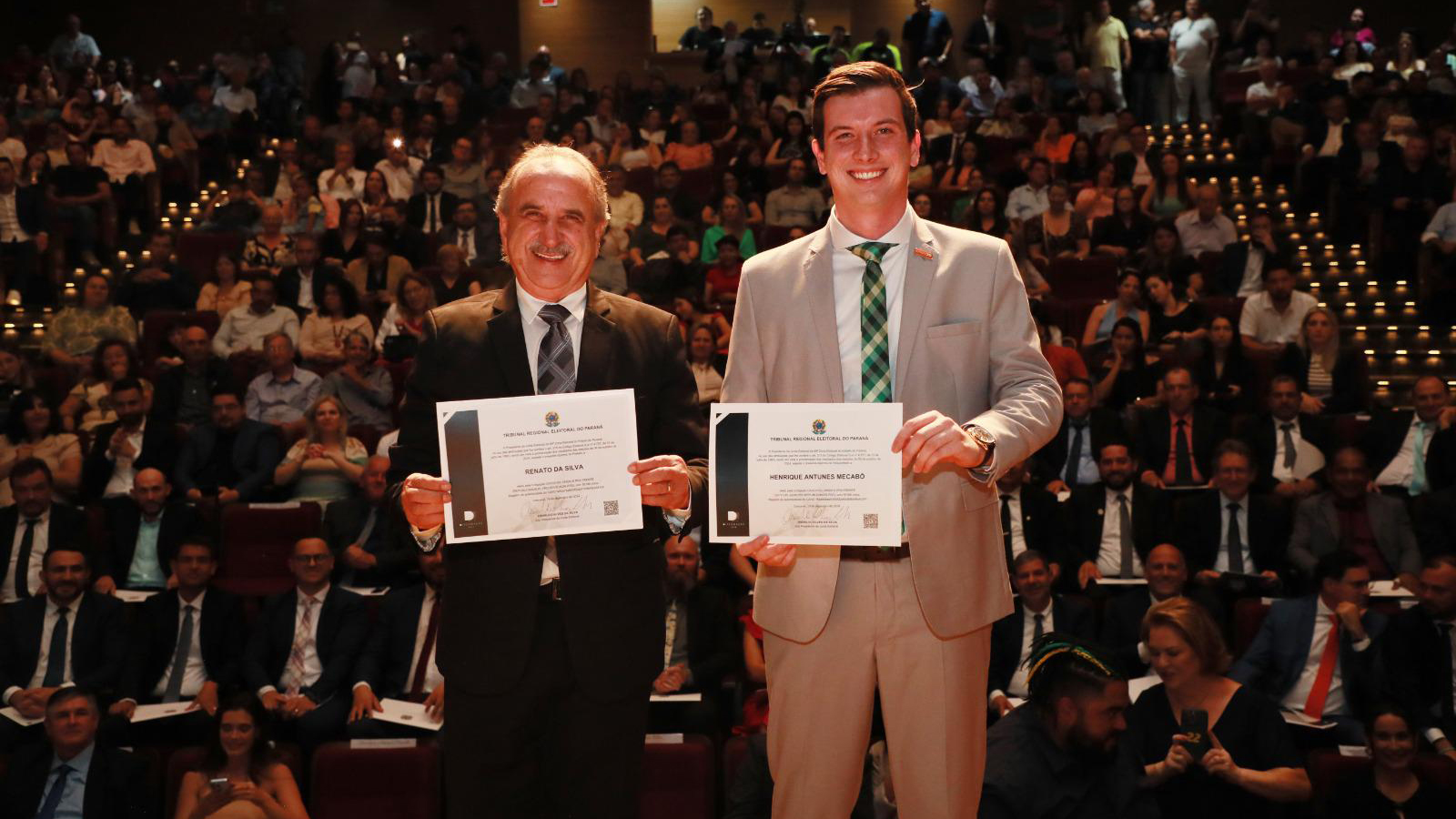 Renato Silva e Henrique Mecabô assumem Prefeitura com compromisso de manter "Cascavel unida e pra frente"