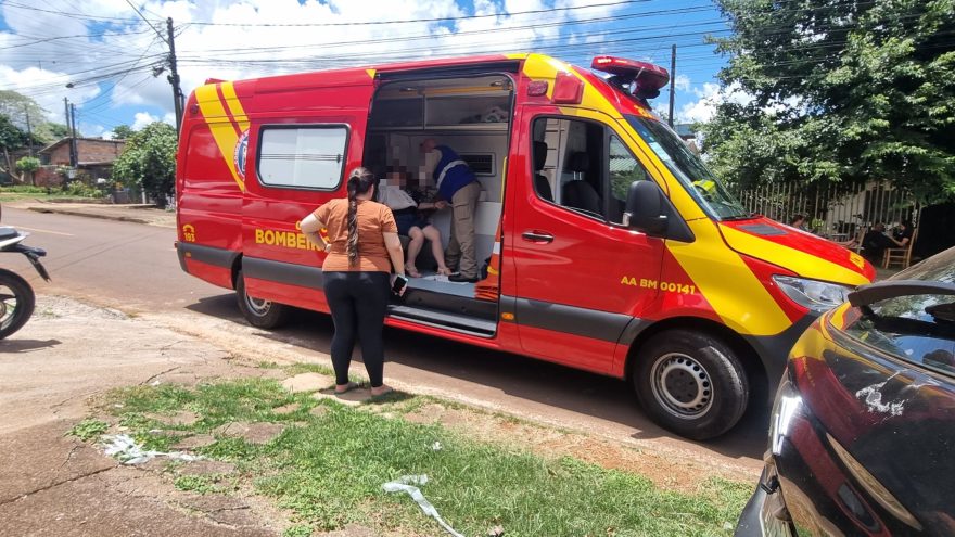 Mulher é socorrida após acidente doméstico na Rua Serra Dourada