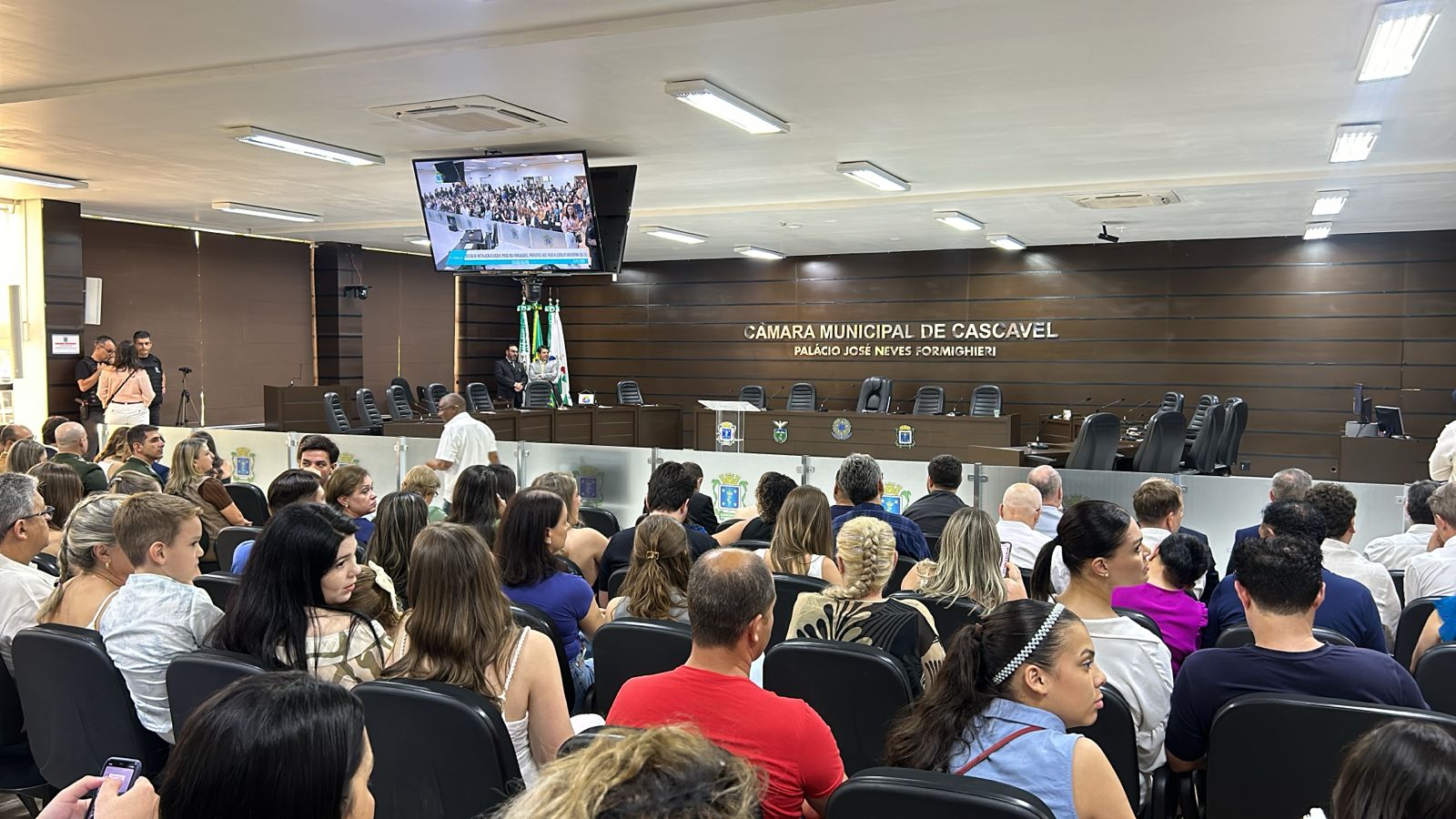 Acompanhe a cerimônia de posse dos vereadores, prefeito e vice-prefeito de Cascavel Acompanhe a cerimônia de posse dos vereadores, prefeito e vice-prefeito de Cascavel