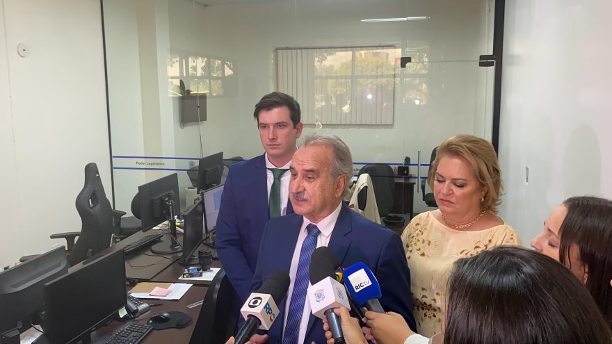 Renato Silva e Henrique Mecabô assumem prefeitura de Cascavel com promessa de avanço