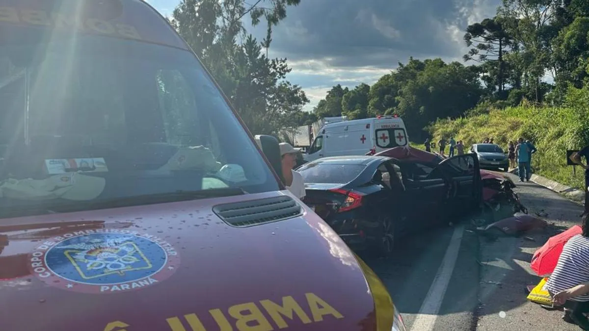 Tragédia na BR-476: Colisão deixa três mortos e quatro feridos Tragédia na BR-476: Colisão deixa três mortos e quatro feridos