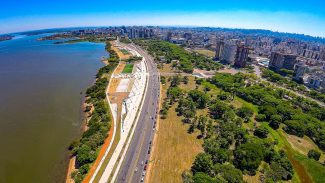 Chuvas paralisam circulação de ônibus e trens em Porto Alegre