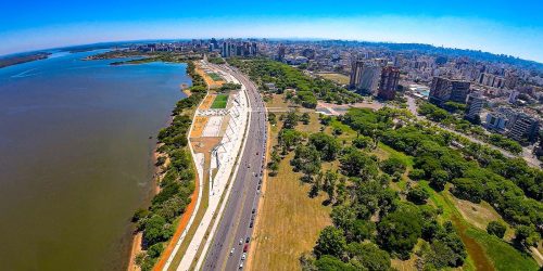 Imagem referente a Chuvas paralisam circulação de ônibus e trens em Porto Alegre