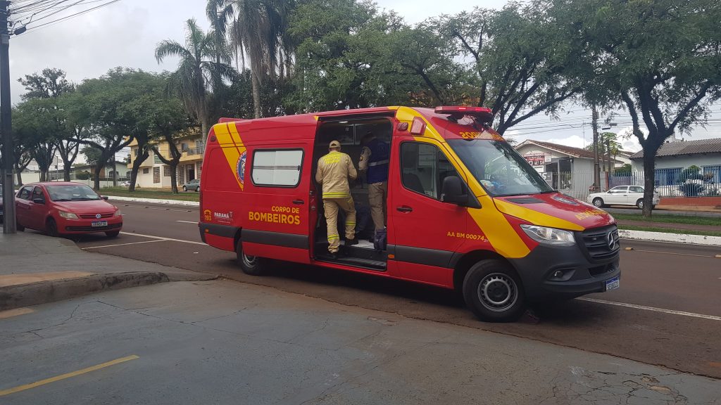 Homem cai de escada e fica ferido na Av. Barão do Rio Branco