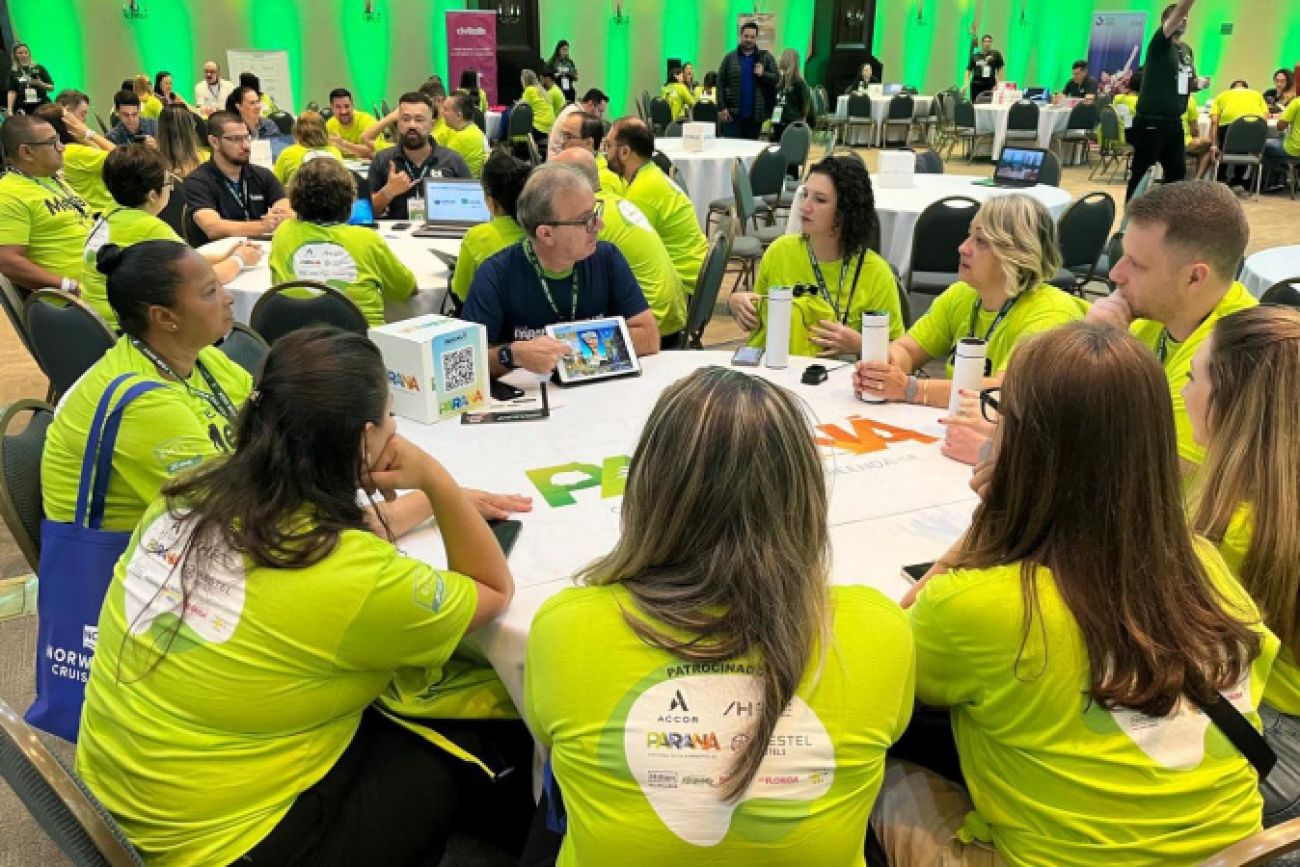 Estado capacitou mais de 10 mil agentes, operadoras e profissionais de turismo do Paraná Estado capacitou mais de 10 mil agentes, operadoras e profissionais de turismo do Paraná