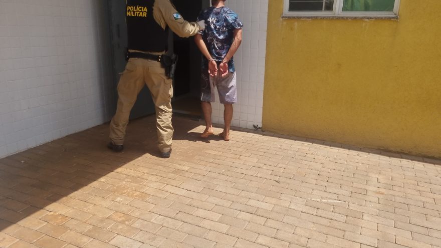 Homem é preso após agredir a companheira no Claudete