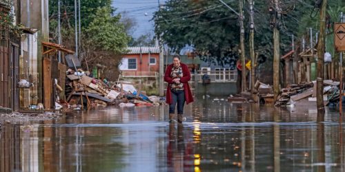 Imagem referente a Ponte de contêineres é destruída no Rio Grande do Sul