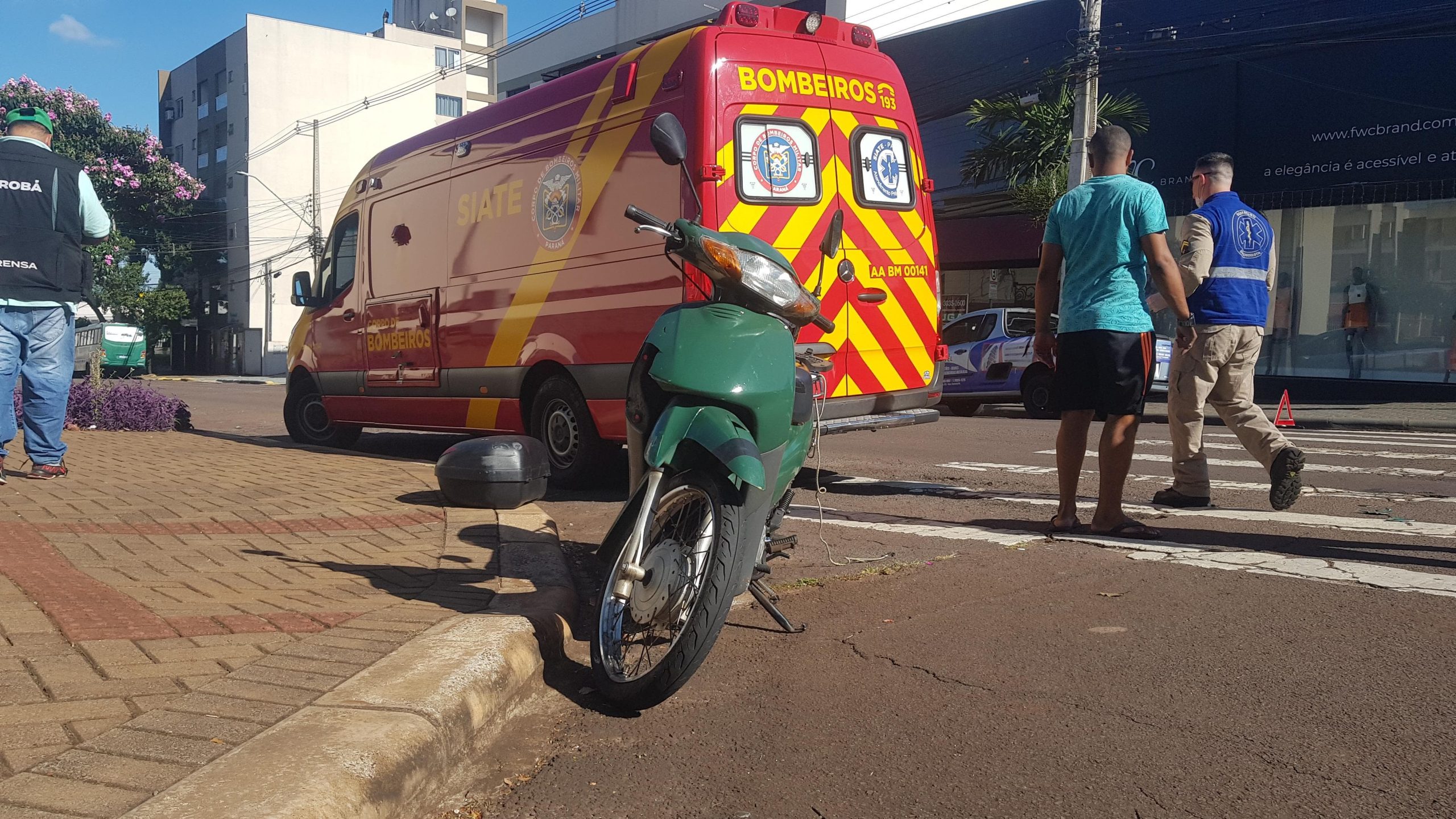 Idoso de 66 anos fica ferido após colisão entre carro e moto no Centro de Cascavel Idoso de 66 anos fica ferido após colisão entre carro e moto no Centro de Cascavel