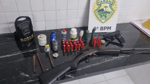 Imagem referente a Polícia apreende armas após homem de 62 anos ameaçar vizinhos