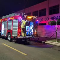 Imagem referente a Foco de incêndio em edificação mobiliza Corpo de Bombeiros no Maria Luiza