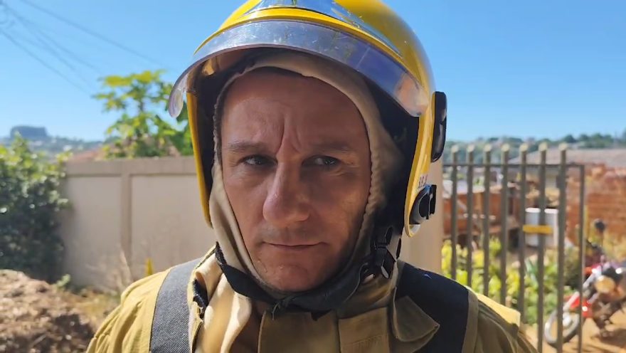 Subtenente dá detalhes de trabalho dos bombeiros em incêndio que destruiu duas casas no Brasília
