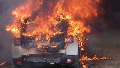 Imagem referente a Cascavelense ateia fogo no próprio corpo e morre carbonizado dentro de carro em Matinhos