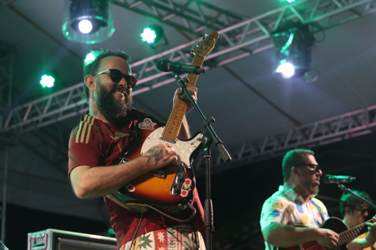 Temporada de shows gratuitos do Verão Maior Paraná começa com artistas paranaenses Temporada de shows gratuitos do Verão Maior Paraná começa com artistas paranaenses