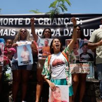 Imagem referente a Ato no Rio pede volta de memorial de crianças mortas por bala perdida