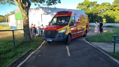 Imagem referente a Adolescente cai de bicicleta no Ciro Nardi