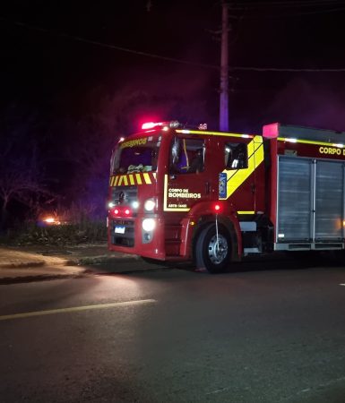 Imagem referente a Corpo de Bombeiros combate incêndio no Interlagos