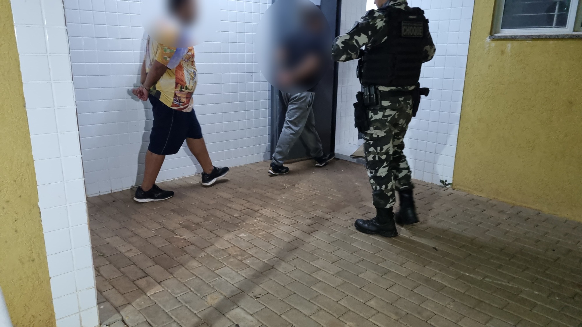 Denúncia leva à prisão de suspeitos de tráfico de drogas no Bairro Brasília Denúncia leva à prisão de suspeitos de tráfico de drogas no Bairro Brasília