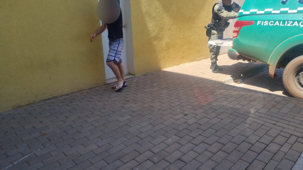 Homem de 34 anos é acusado de agredir esposa e filho no Florais do Paraná