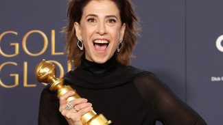 Fernanda Torres leva Globo de Ouro por atuação em Ainda Estou Aqui