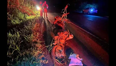 Imagem referente a Motociclista morre após colisão com Audi na BR-153; motorista de carro é detido por embriaguez