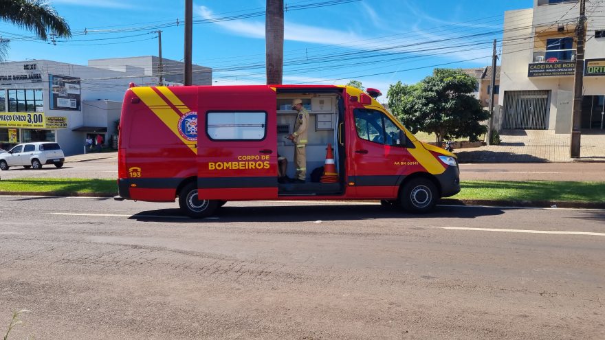 Colisão entre motos deixa mulher ferida na Avenida Brasil