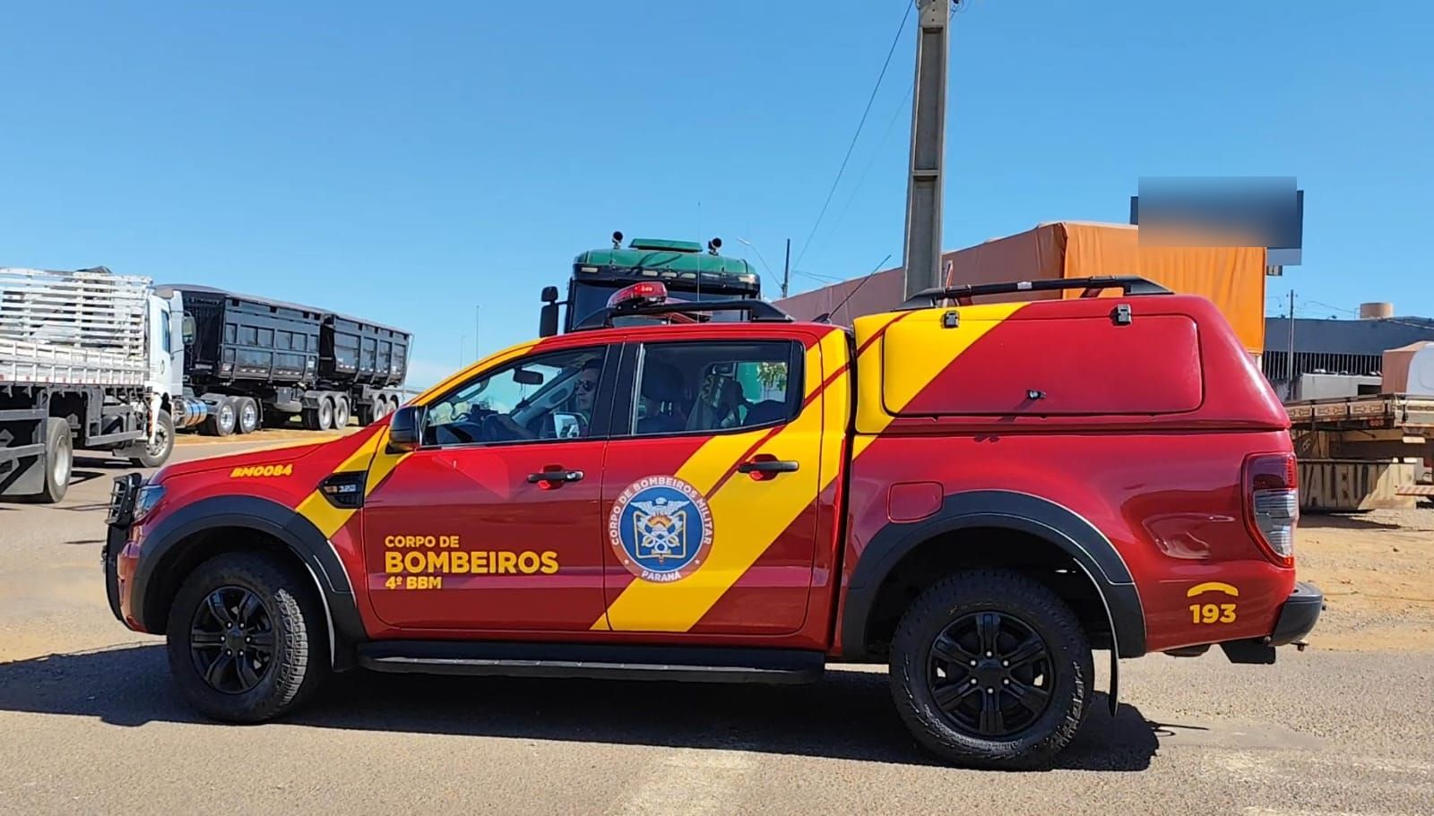 Queima de entulhos e fios furtados mobiliza Corpo de Bombeiros no Cataratas