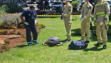 Imagem referente a Homem morre ao ser baleado em frente à Prefeitura de Cascavel