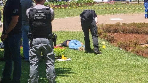 Imagem referente a Conforme Polícia Penal, preso executado em frente à prefeitura usava tornozeleira desde 2023