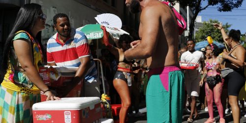 Imagem referente a Riotur credencia 15 mil vendedores autônomos no Carnaval de Rua