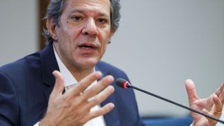 Haddad descarta elevar IOF para conter saída de dólares