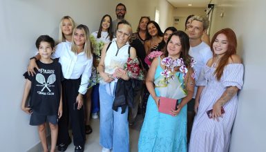 Imagem referente a Superação e esperança: Paciente celebra cura após vencer câncer de mama