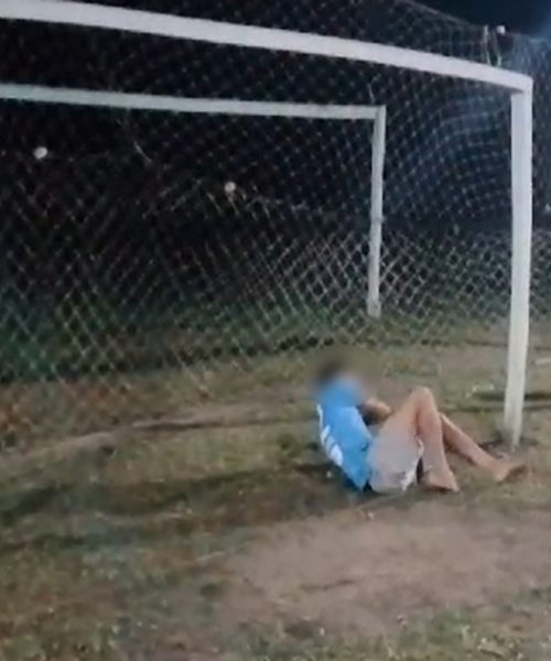 Imagem referente a Tragédia no campo: adolescente morre após levar bolada durante partida de futebol