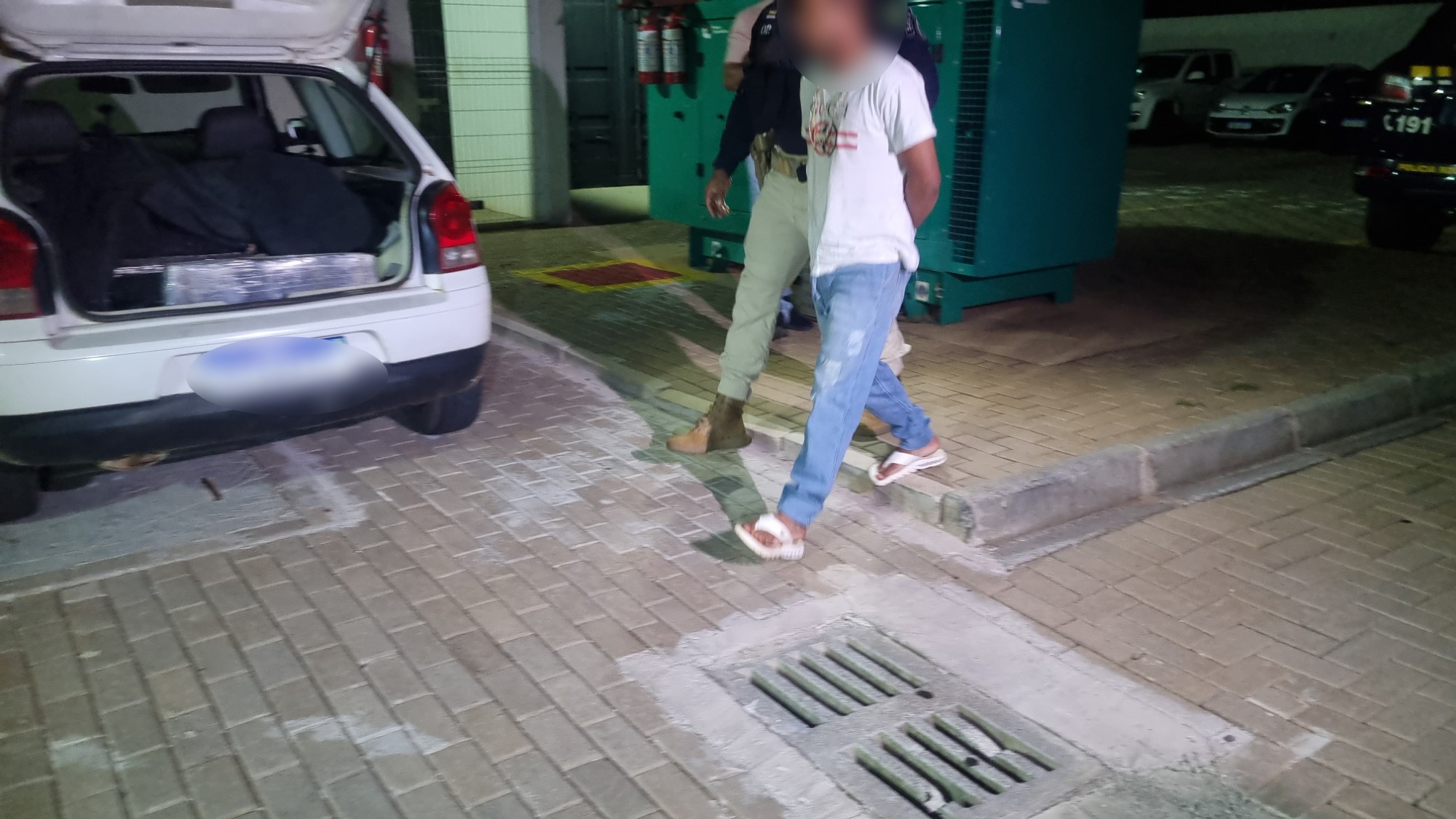Homem é detido pela PRF transportando carga de maconha na BR-277