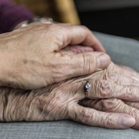 Imagem referente a Denúncias de violações aos direitos humanos aumentam 22% em um ano